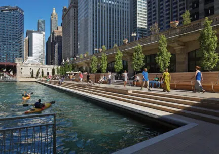 2 kayaks on water with chicago skyline in background