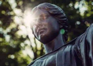 Photo of the Alma Mater statue