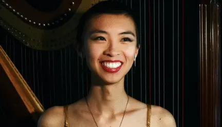 Noël Wan 萬依慈,