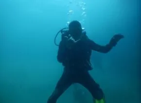 Photo of Omar under the ocean in scuba gear