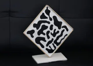 picture with wavy cut outs