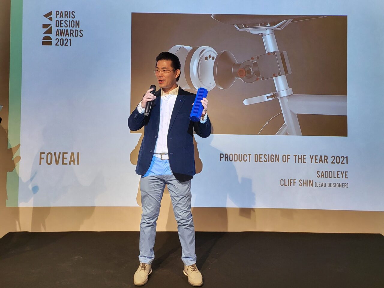 Cliff Shin with award talking in microphone