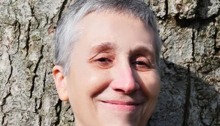 portrait of Lynne Dearborn