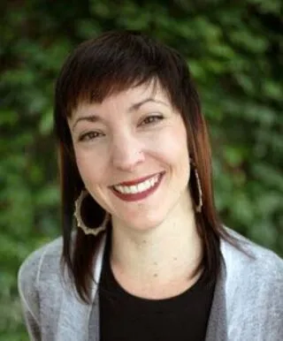 A headshot of Laura smiling 