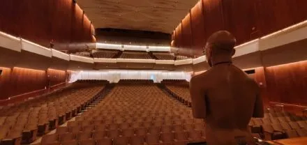 Head and torso simulator overlooking seating