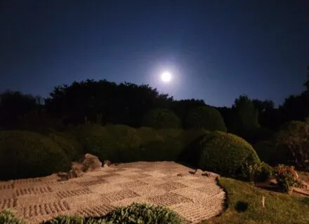 The dry rock garden evokes seasonality through the raked patterns such as this checkered patterned executed for Tsukimi to resemble rice paddies.