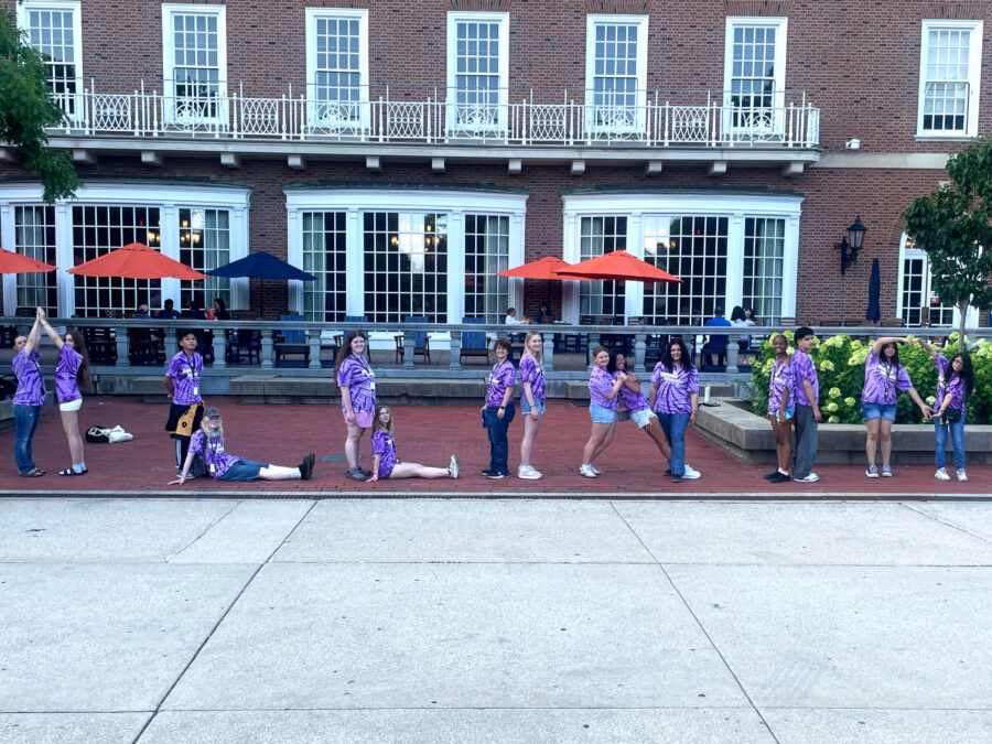 people gathered in a line spelling out the word "ILLINI" with their bodies